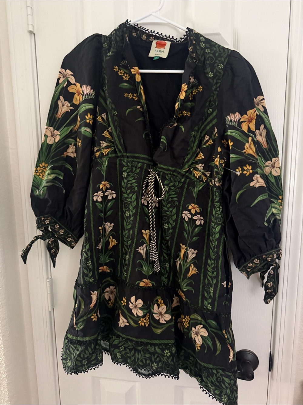 Farm rio Flowers Arch Linen Blend Mini Dress Ladies size medium Black floral - Picture 2 of 3